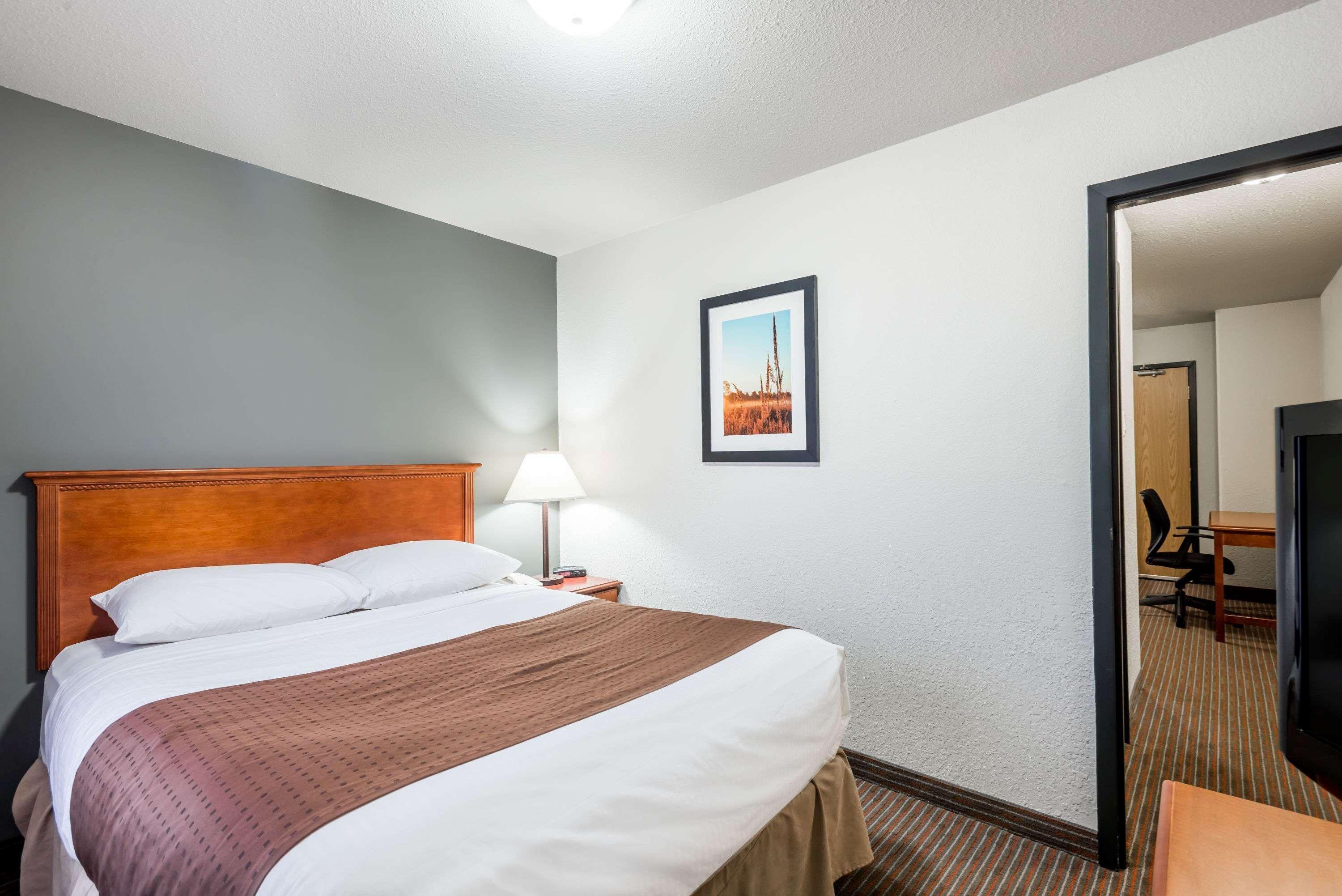 Super 8 By Wyndham Grande Prairie Hotel Exterior photo