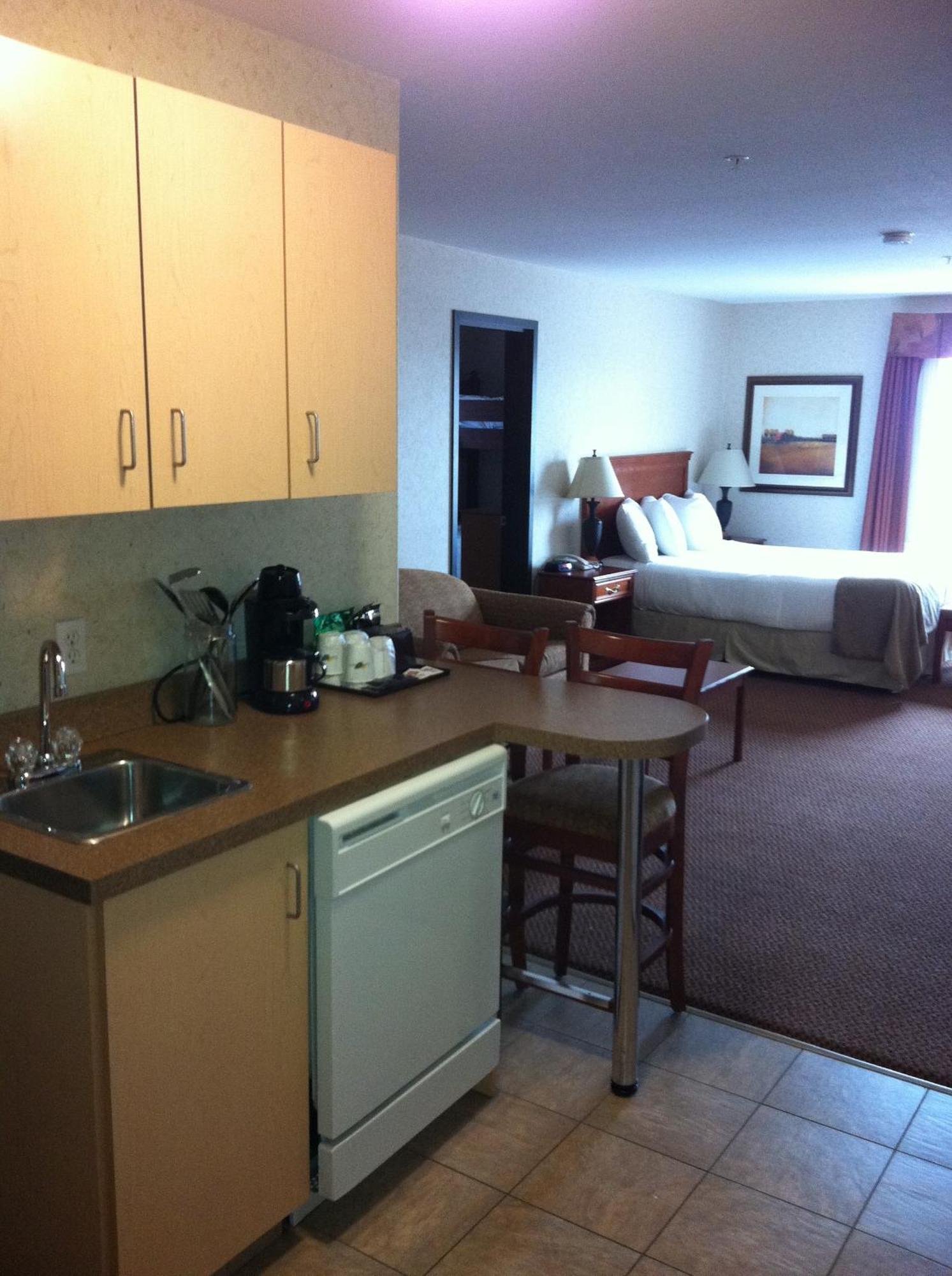 Super 8 By Wyndham Grande Prairie Hotel Exterior photo