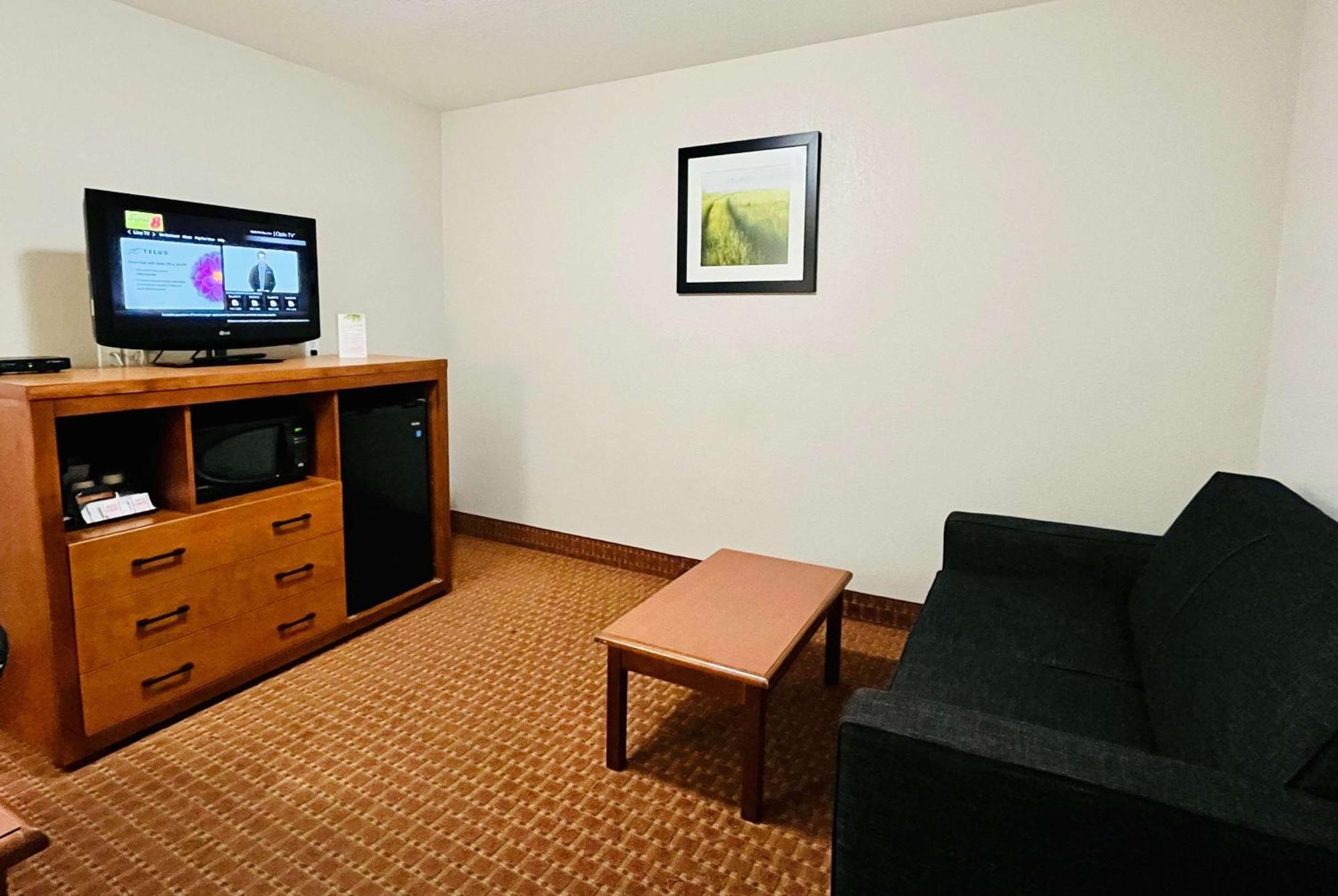 Super 8 By Wyndham Grande Prairie Hotel Exterior photo