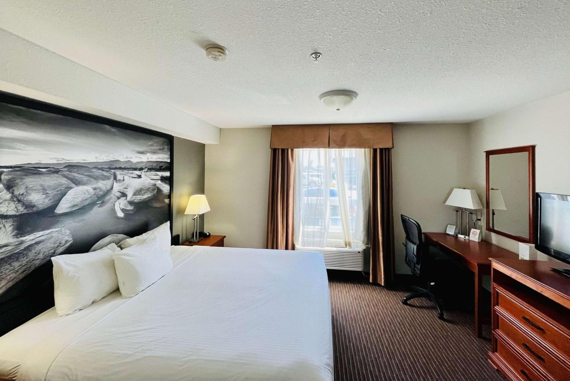 Super 8 By Wyndham Grande Prairie Hotel Exterior photo