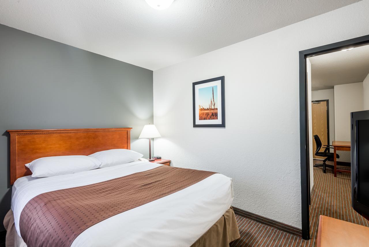 Super 8 By Wyndham Grande Prairie Hotel Exterior photo